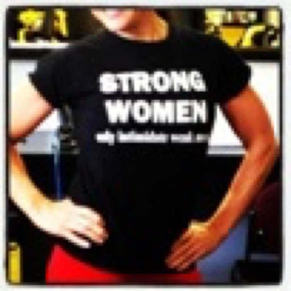 Strong women only intimidate weak men T-shirt - Picture 3 of 3